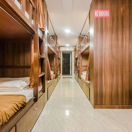 Awesome Dormitory - Men Only Mumbai Exterior foto