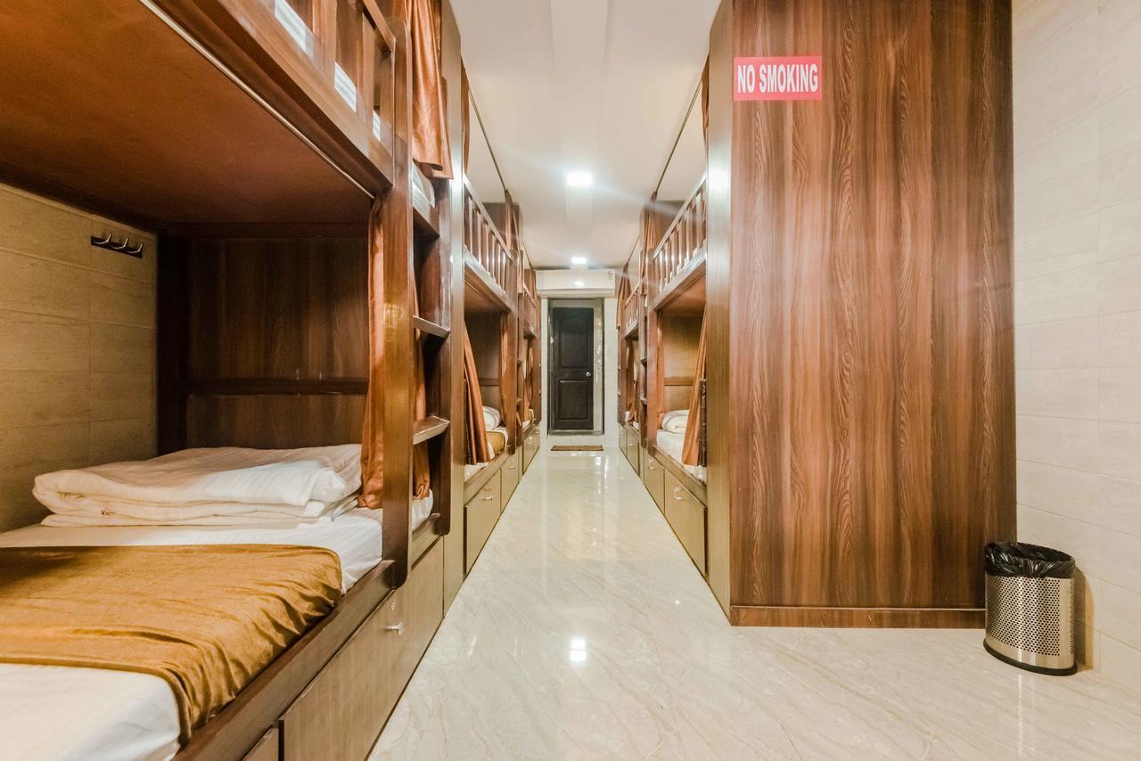 Awesome Dormitory - Men Only Mumbai Exterior foto