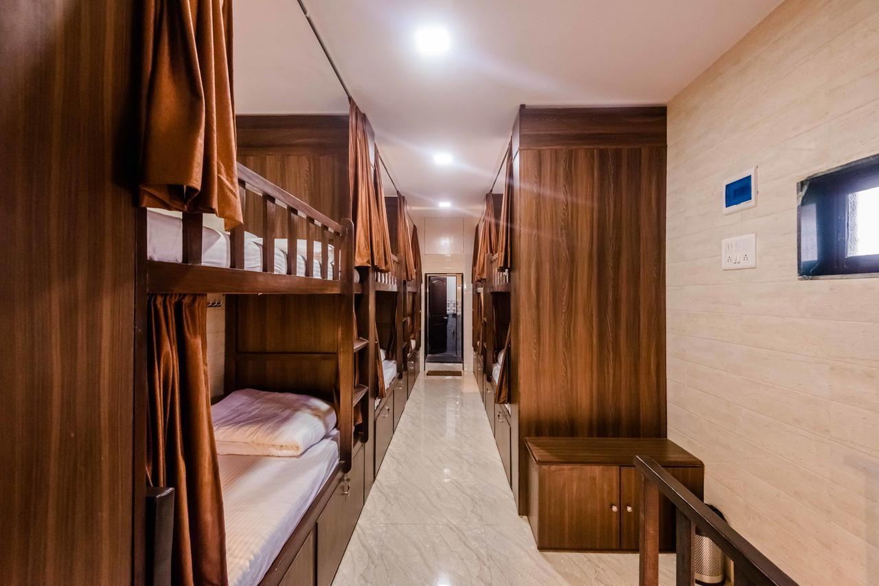 Awesome Dormitory - Men Only Mumbai Exterior foto